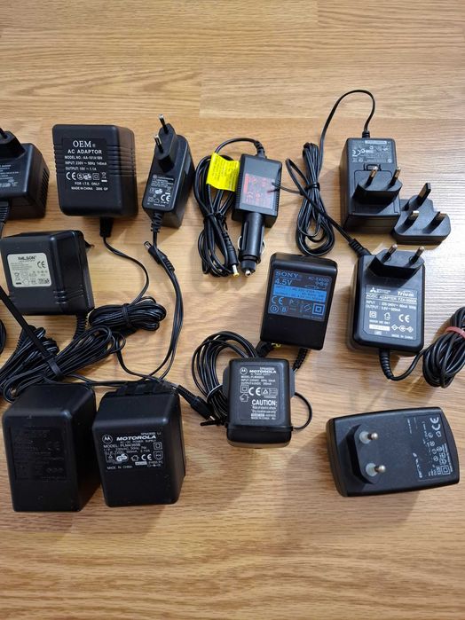 Alimentator Transformator Stabilizat 220V - 12V 2A, Negru