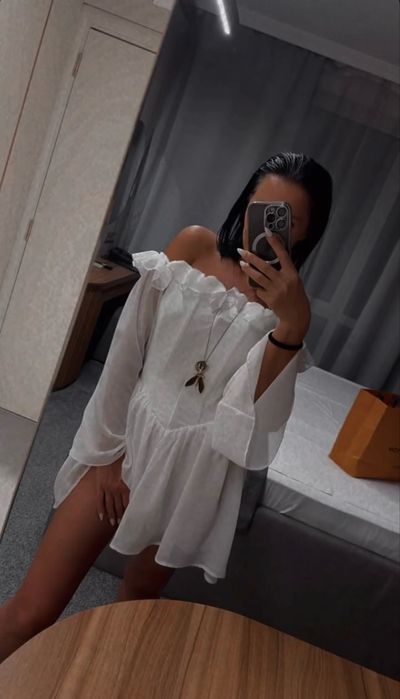 Бяла къса рокля корсет