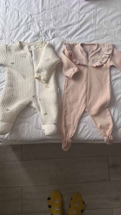 Продам 2 детских комбинезона