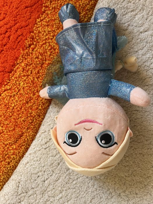 Elsa figurina de plus ca noua