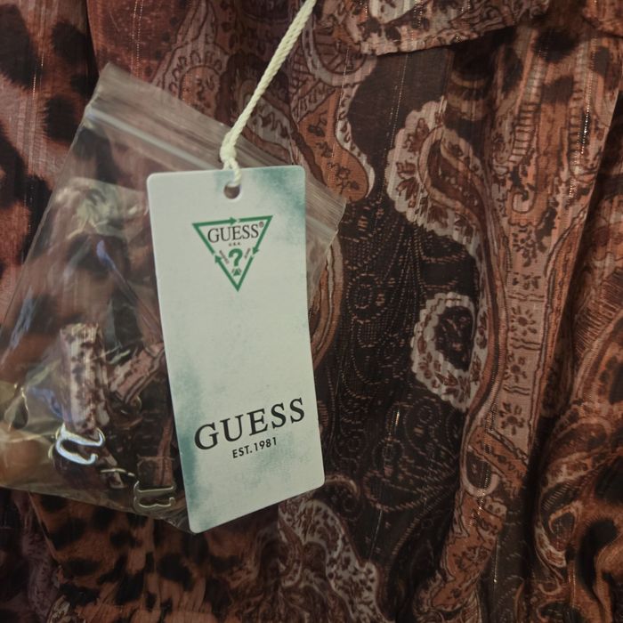 GUESS с лек  блясък