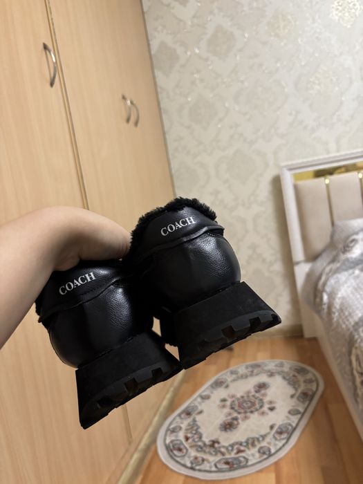 Продаю кроссовки