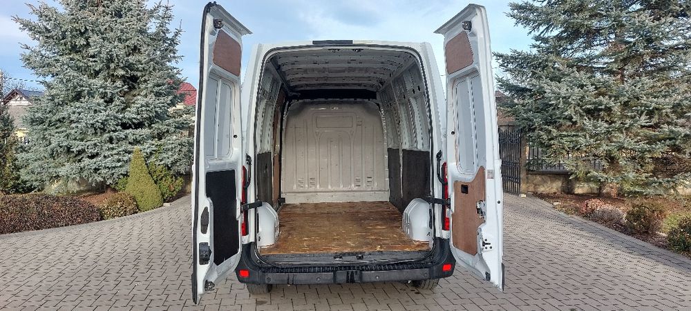 Nissan V400 din 2013 motor Volan pe dreapta Anglia