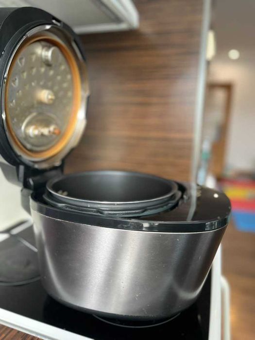 Продавам Мултикукър PHILIPS ALL-IN-ONE HD2151/40 ЧЕРЕН, ALL-IN-ONE