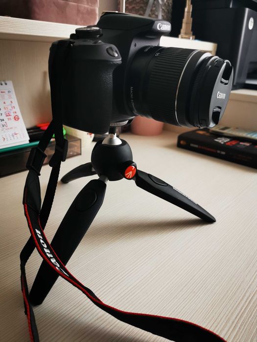 Canon EOS 2000D + EF-S 18-55 IS II 2728C003 - (NEFOLOSIT)+Trepied+Card