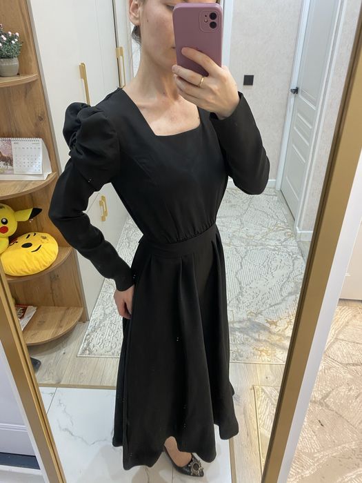 Қара көйлек сатылады