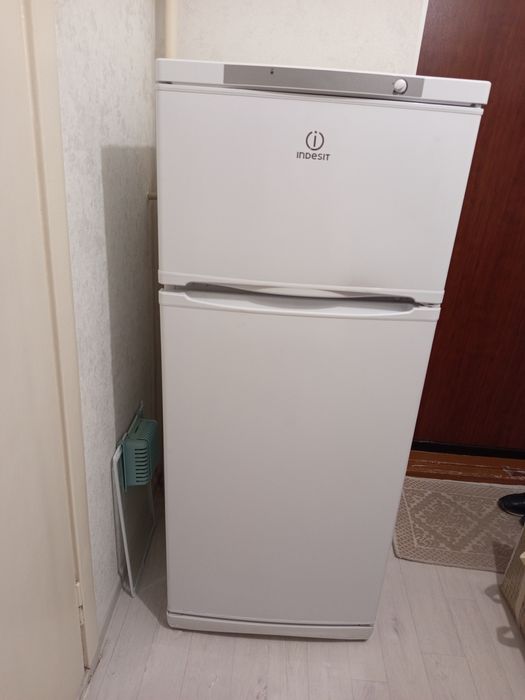 Холодильник Indesit