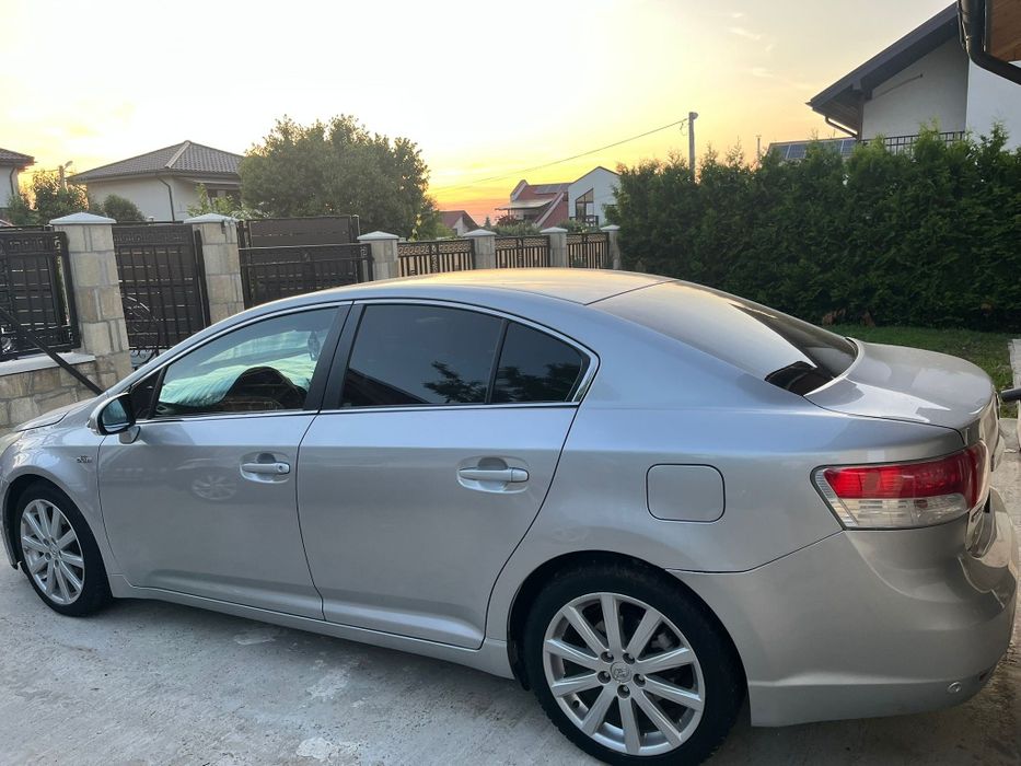 Vând Toyota Avensis