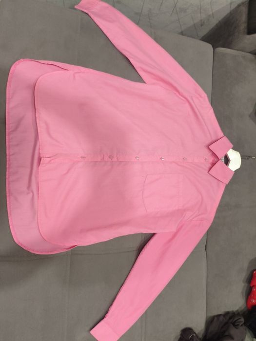 Рубашка розовая, не облигающая