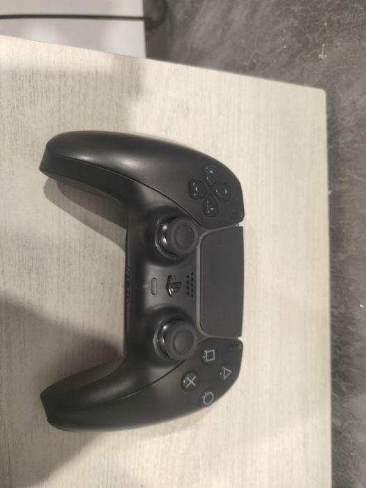 Продам PS5 Slim + подписка PS Plus Extra до 10 ноября