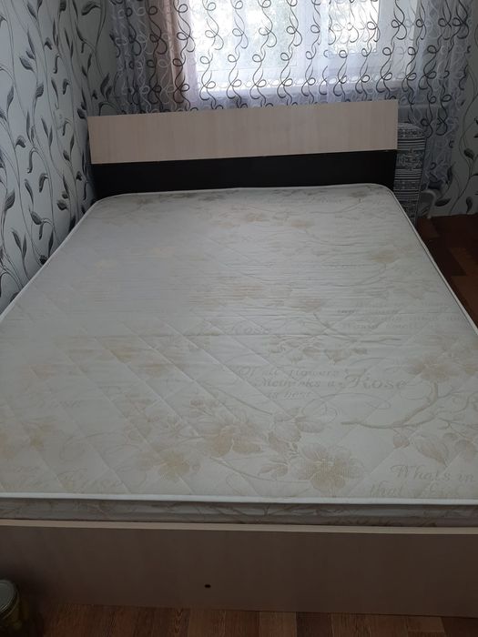 Двуспальная кровать