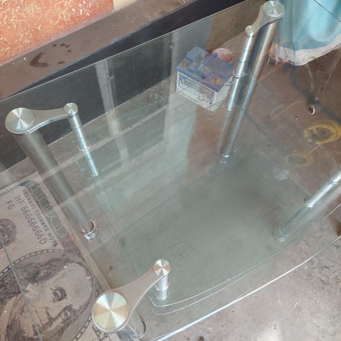 Продам стол стеклянный