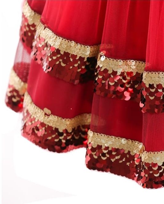 Красивые платья для девочек в наличии.