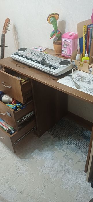 Стол письменный ученический
