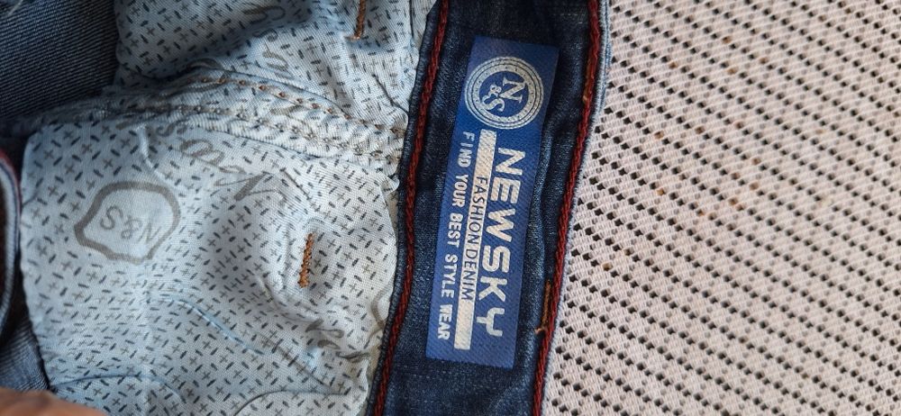 Нови мъжки дънки,цвят тъм.син.Дънки за сезона.