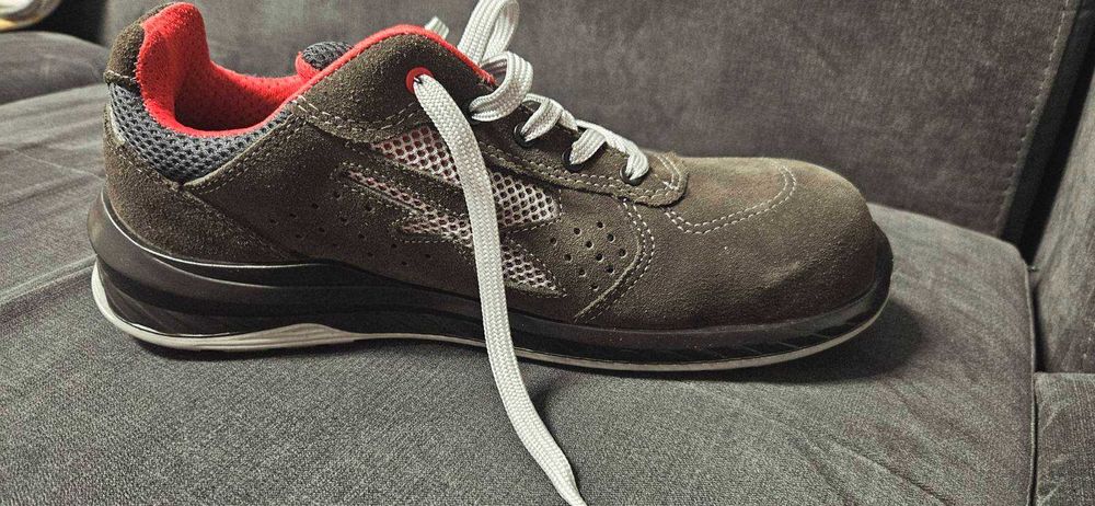 Работни обувки НОВИ 43-ти номер