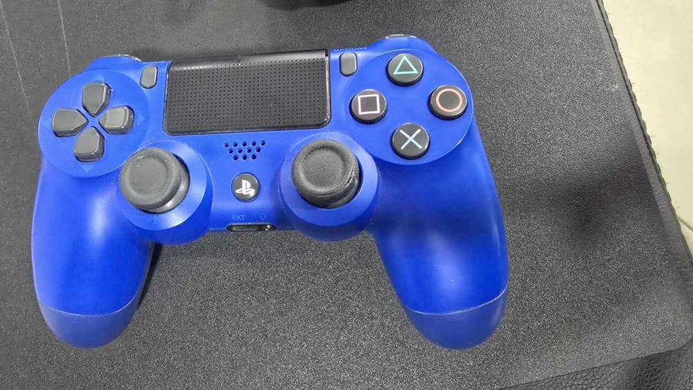 Sony PlayStation 4 Slim Jet Black 500GB + 1бр Контролер и FIFA 20