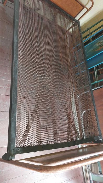 Ретро желязно легло