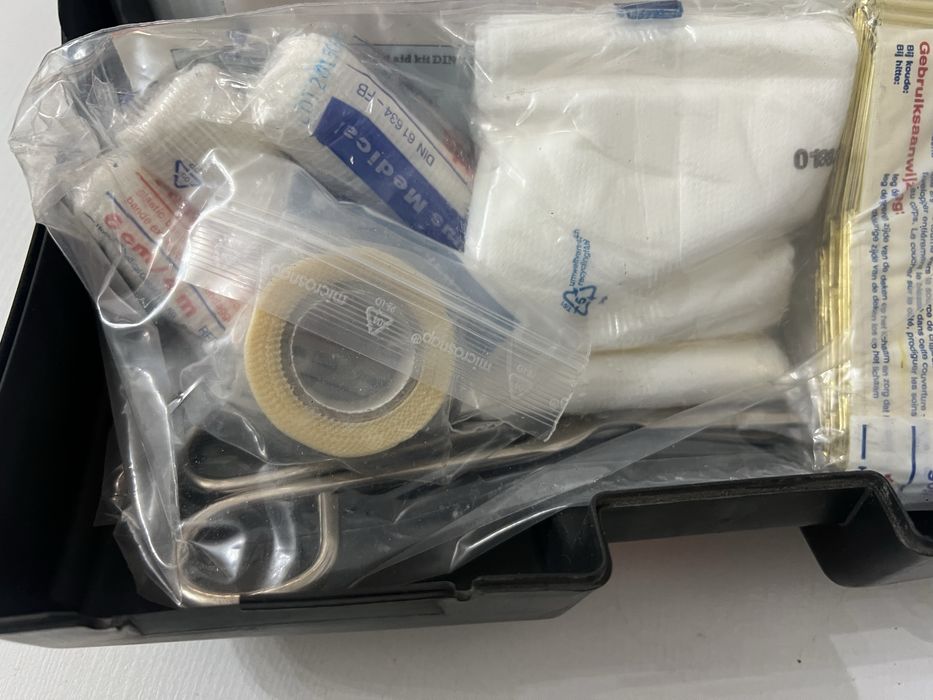 Mercedes benz w211 аптечка оригинал под сиденье