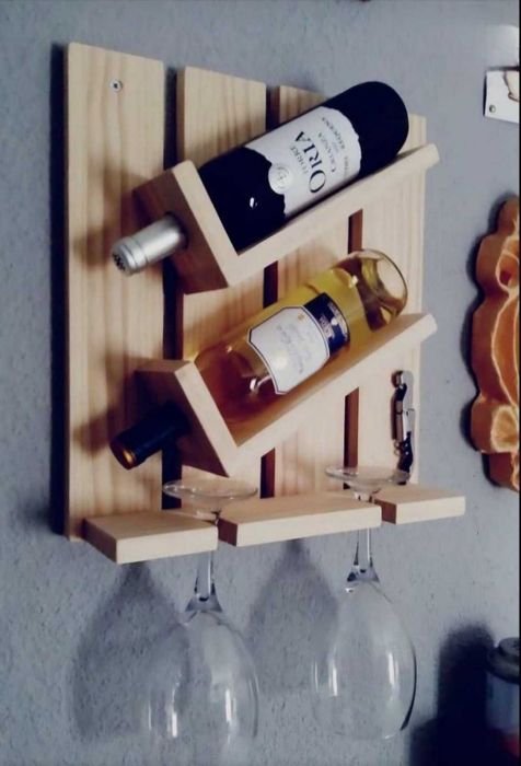 Етажерки за вино от дърво ръчна изработка