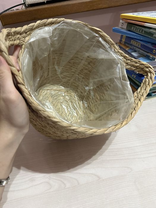 Продаю корзины в хорошем состоянии деревянная и плятенные