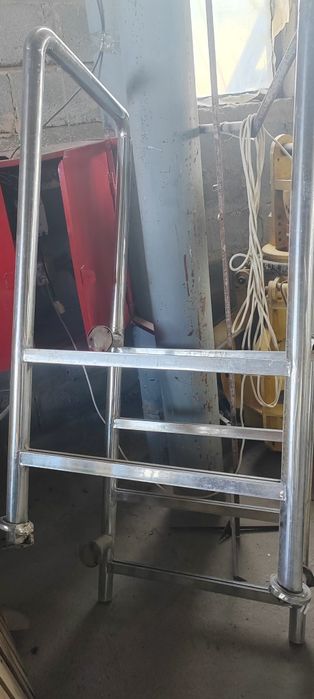 Лестница для бассейна