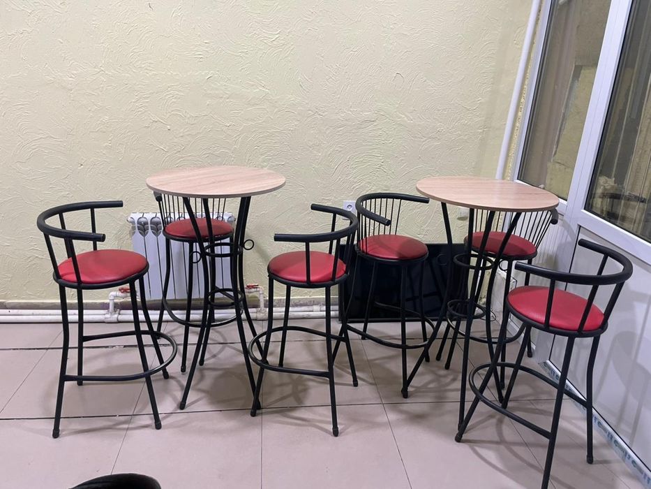Продам барные стулья и стол