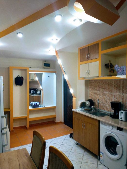 Regim Hotelier, stradal, decomandat, parter.