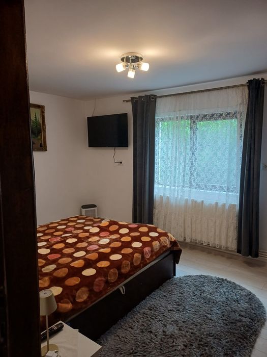 Casa de vanzare 5 camere Moinesti