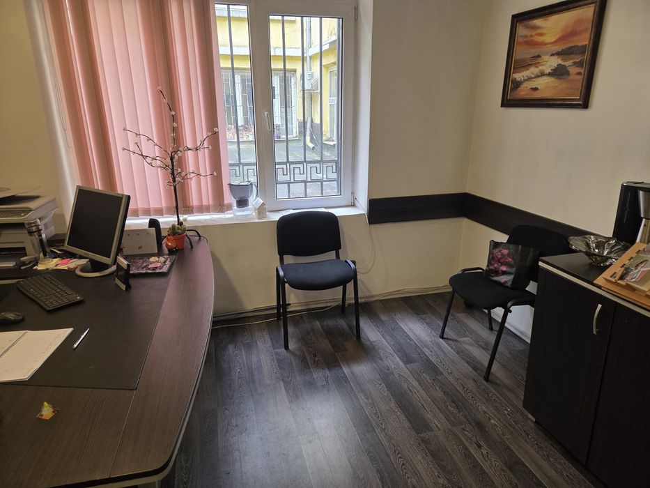 Продажба офис в идеален център