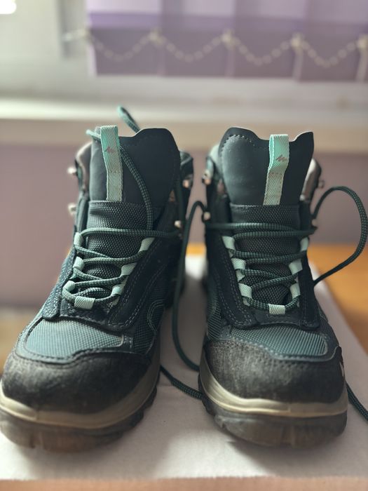 Дамски непромокаеми туристически обувки QUECHUA