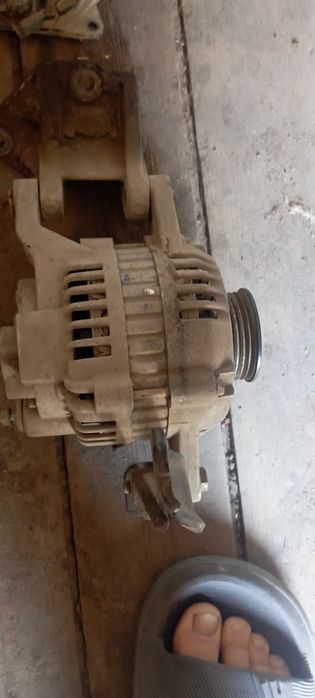 Продам запчасти на Мазда 626