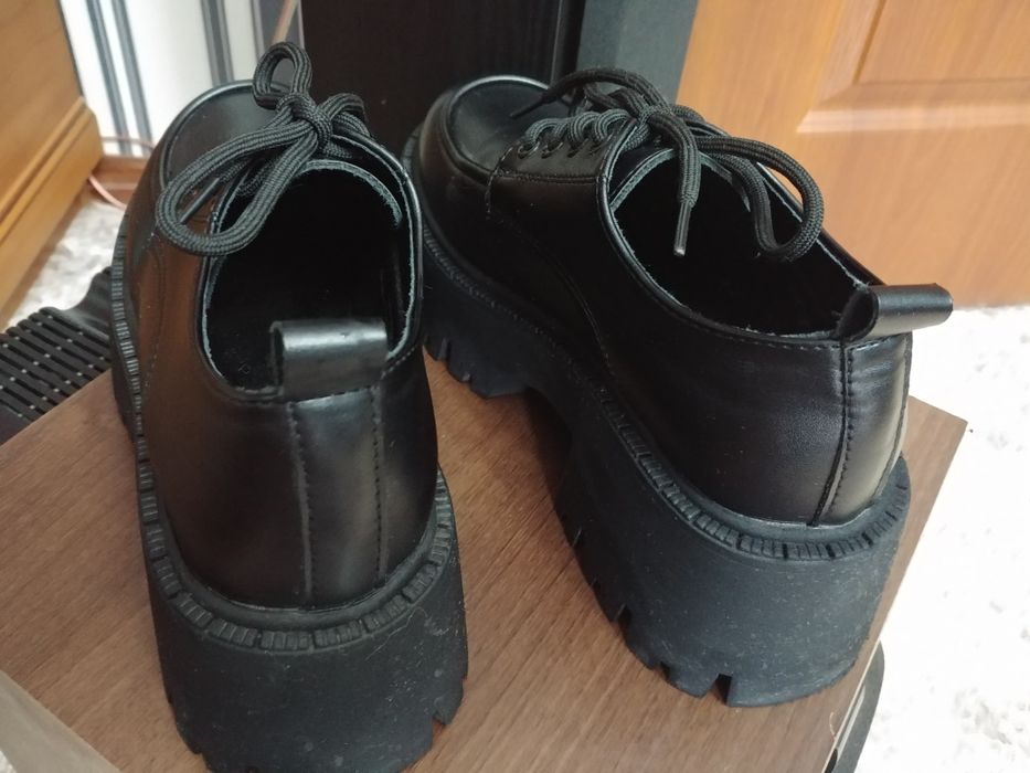 Продаю женские лоферы