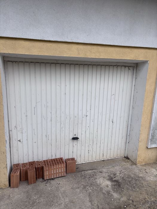 Махова гаражна врата