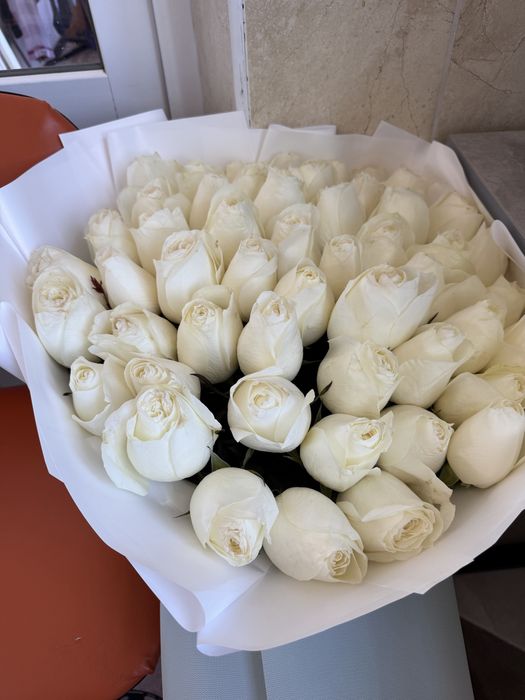 Букет белых роз 51 штука