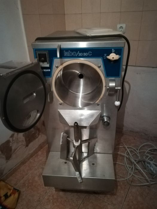 Продавам професионална машина за сладолед Carpigiani.