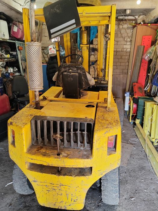 Вилочный погрузчик.