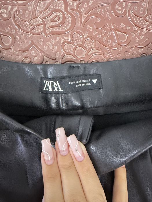 Кожаные шорты Zara (Размер S)