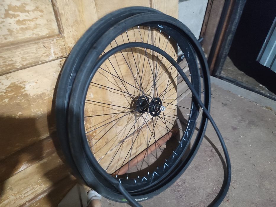 Пррдаю колесо передние