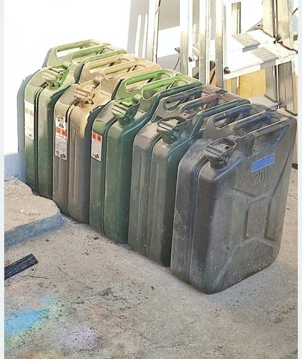 Canistra bună metalica 20L Army și lada muniție vechi armată