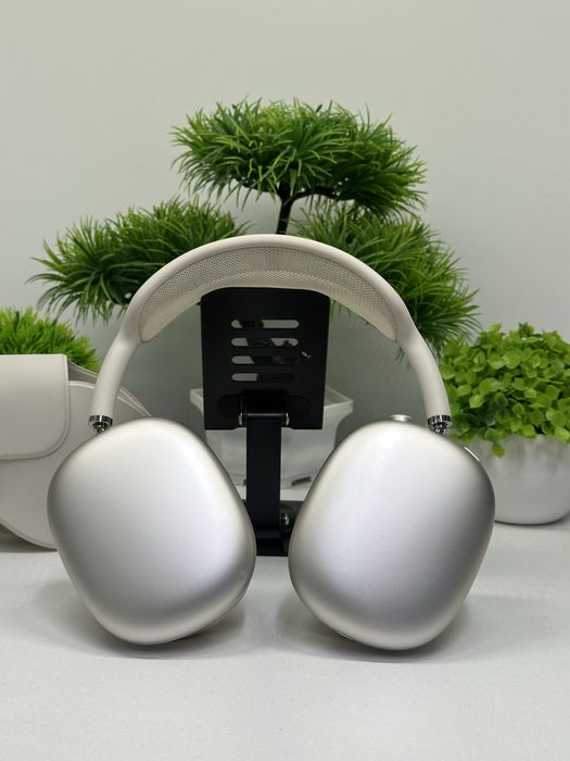 .Air Pods Max 2.