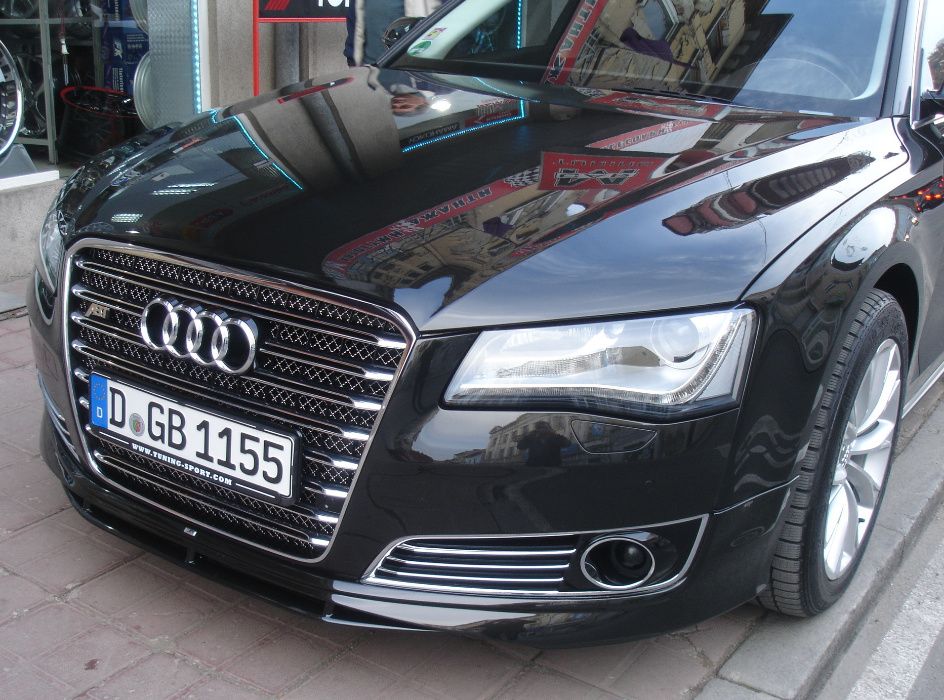 Маска Audi A8 W12 D4 ( Черна пиано лак ) от 2009г. >