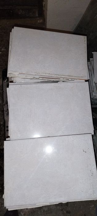 Продам б/у кафель 20х30