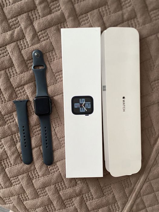 продам apple watch se 2