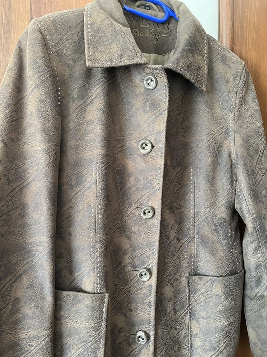 Връхно дамско палто,удобно и практично.