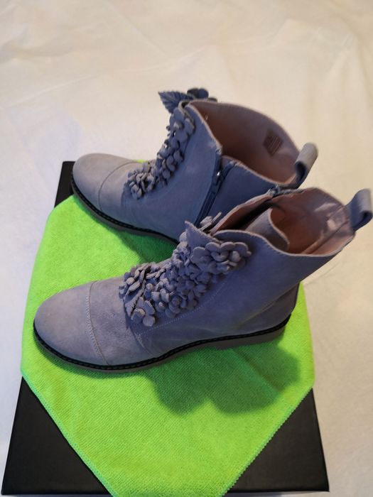 Ботуши естествена кожа с цветя ръчна изработка