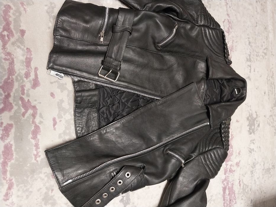 Geaca de piele damă.