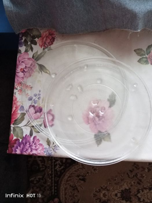 Тарелки бу для микроволновок.