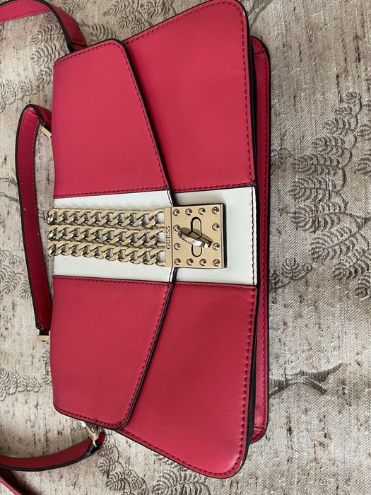Страхотна оригинална чанта на Guess/Гес, наситено розова
