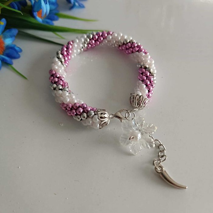 Ръчно изработена гривна